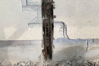 Poteaux raidisseurs